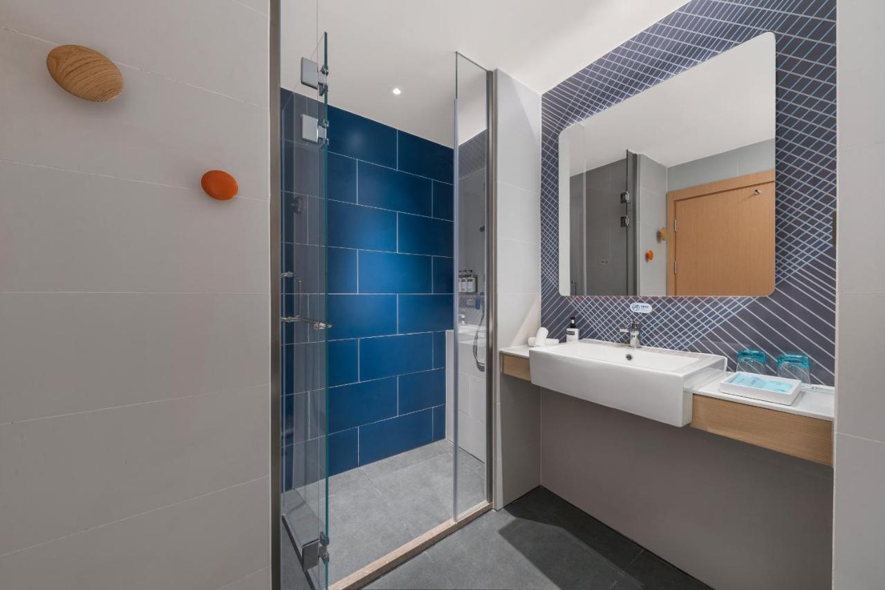 Fabulous Room, 1 King, Seafront, Balcony,1466298959:JPEG